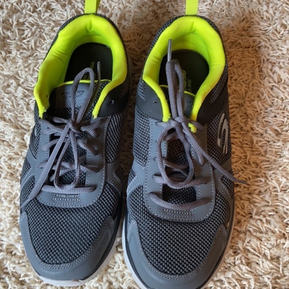 Sketchers Memory Foam Wide Fit Men’s Sneakers Sz 9 - Picture 3 of 9